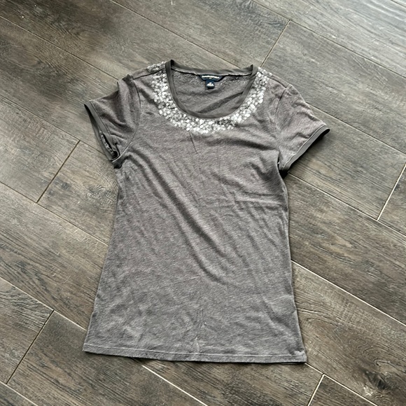 Cute detailed tee - Picture 1 of 3